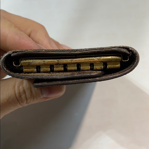 Louis Vuitton 6-Key Holder - Picture 8 of 11